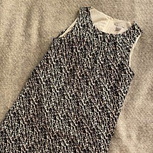 Adorable size 6 H&M, black and white, sleeveless shift dress